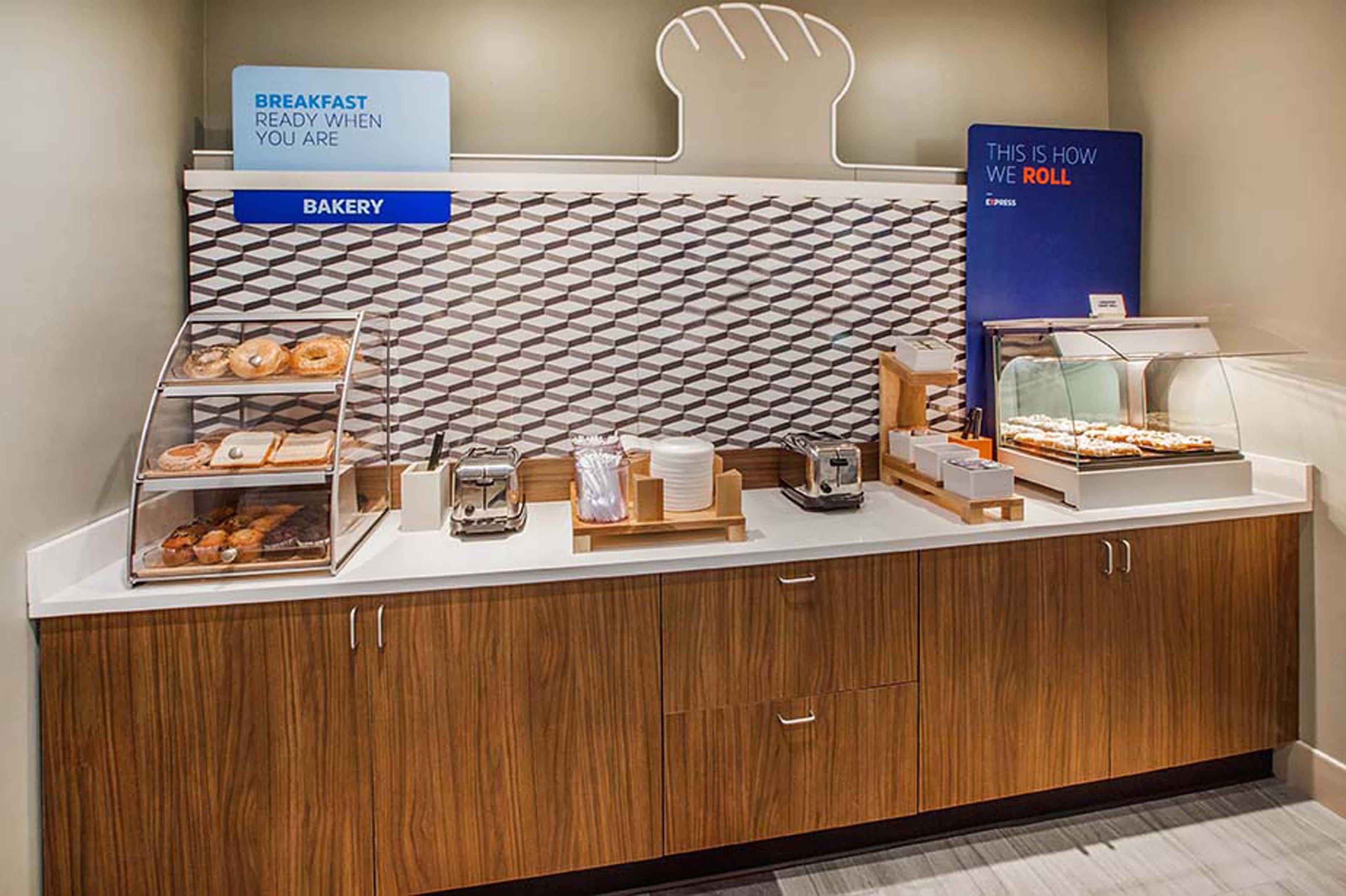 Holiday Inn Express Ontario By Ihg Creekside Kültér fotó